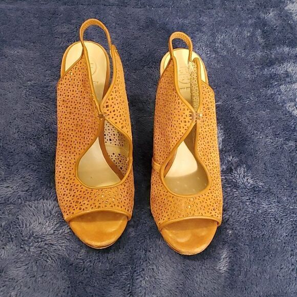 Tory Burch Heels 7.5M  - Picture 1 of 10